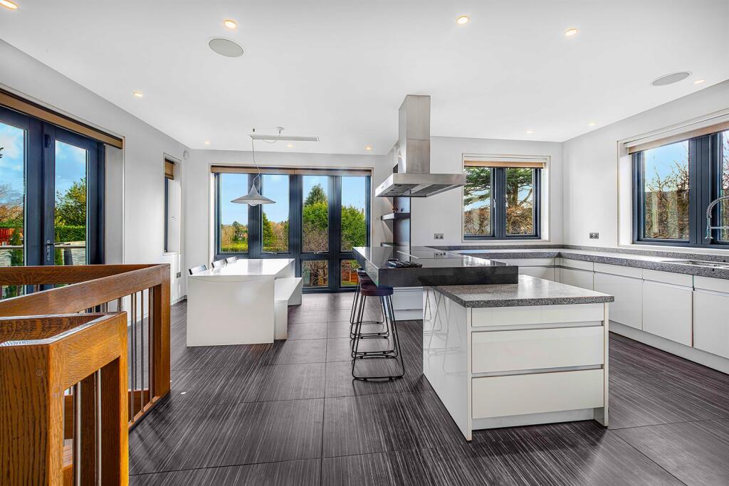 6 bedroom detached house for sale in Bowdon, Altrincham, WA14